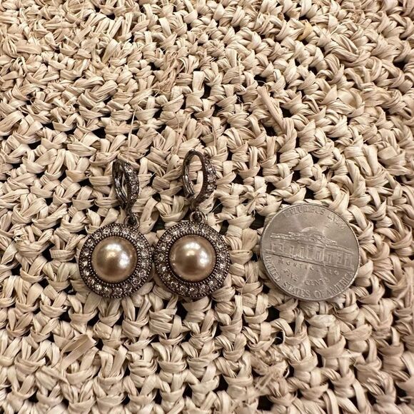 GIVENCHY Women’s 3-pc faux pearl necklace earrings and bracelet set rose beige - Picture 8 of 11